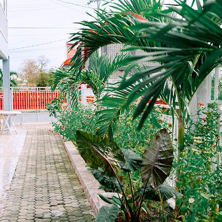 Getrudis Guesthouse Labuan Bajo Buitenkant foto